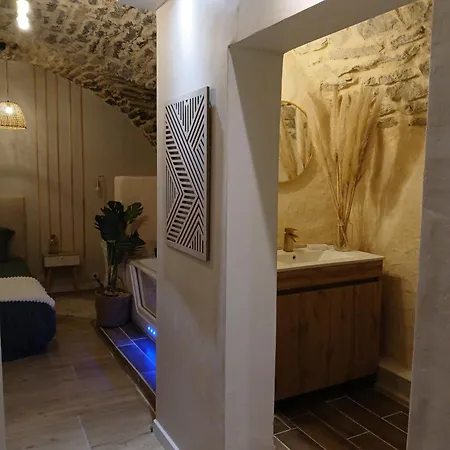 Апартаменты Escapade Romantique Ardechoise Вильнёв-де-Бер