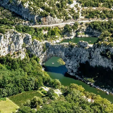 Escapade Romantique Ardechoise Апартаменты Вильнёв-де-Бер
